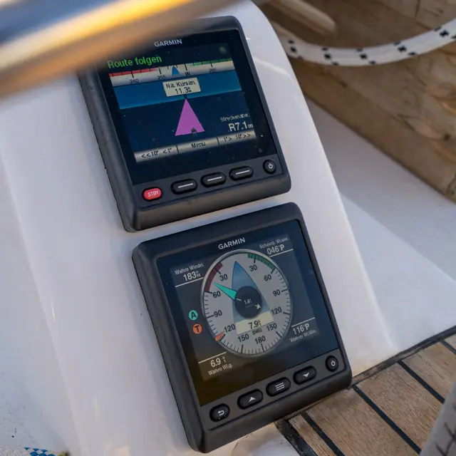 Instrumentos de a bordo mostrando datos NMEA